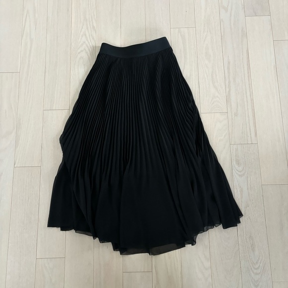 WILFRED (Aritzia) Twirl Midi Skirt - Picture 4 of 6
